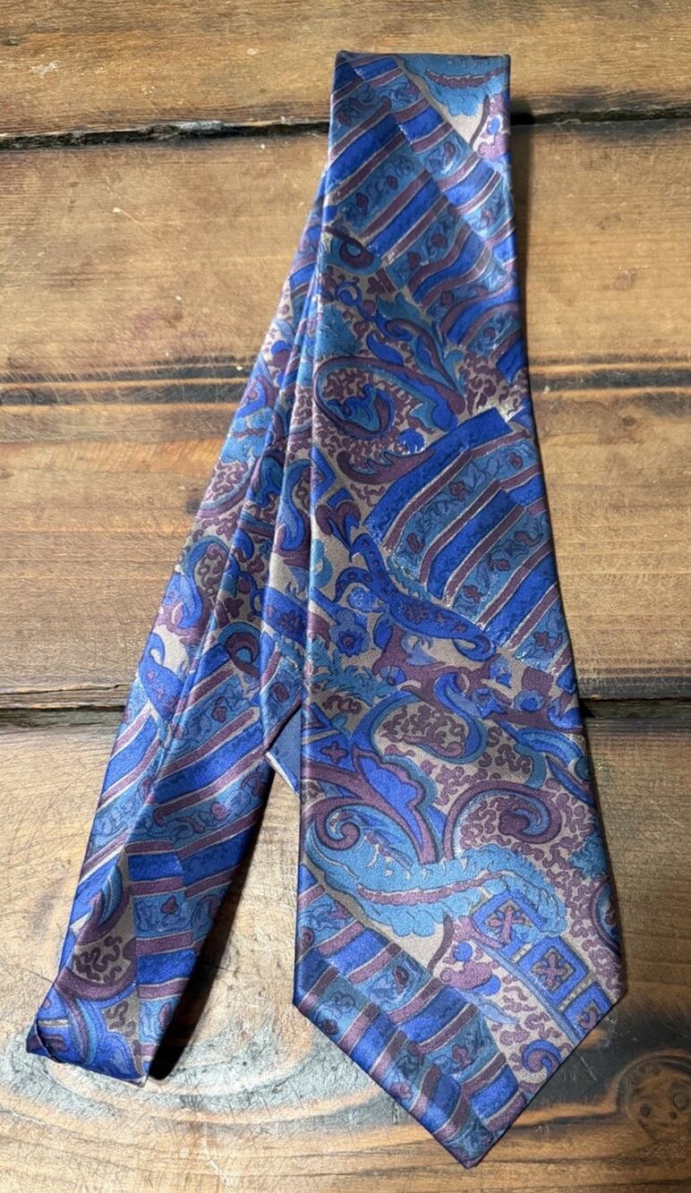 Vintage Oleg Cassini neck tie 100% silk Italy blue purple business work wear